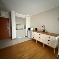 Atrakcyjna kawalerka z dużym balkonem.