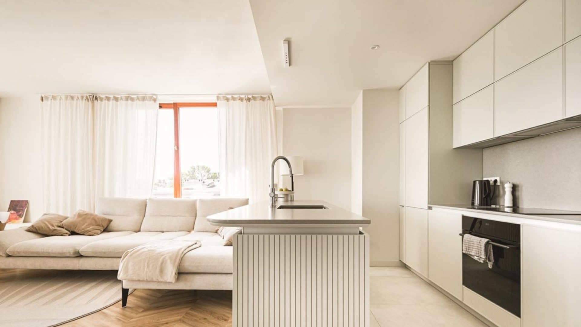 Nowoczesne mieszkanie w centrum, 2 m.postojowe